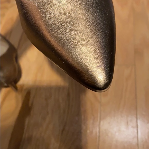 Isaac Mizrahi Live Jamie Gold Metallic Pumps - Picture 4 of 16
